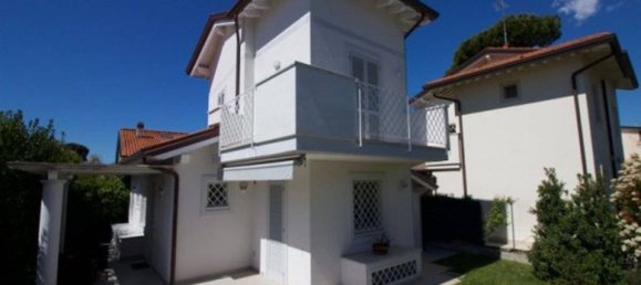 Villa de 4 dormitorios en Forte dei Marmi, Italy No. 191734 3