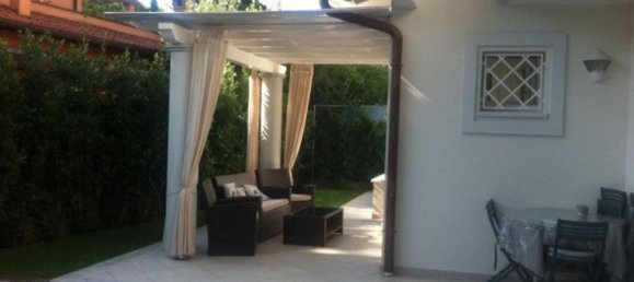 Villa de 4 dormitorios en Forte dei Marmi, Italy No. 191734 2