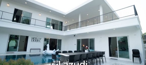 6 bedrooms Villa in Pattaya, Thailand No. 13772 2