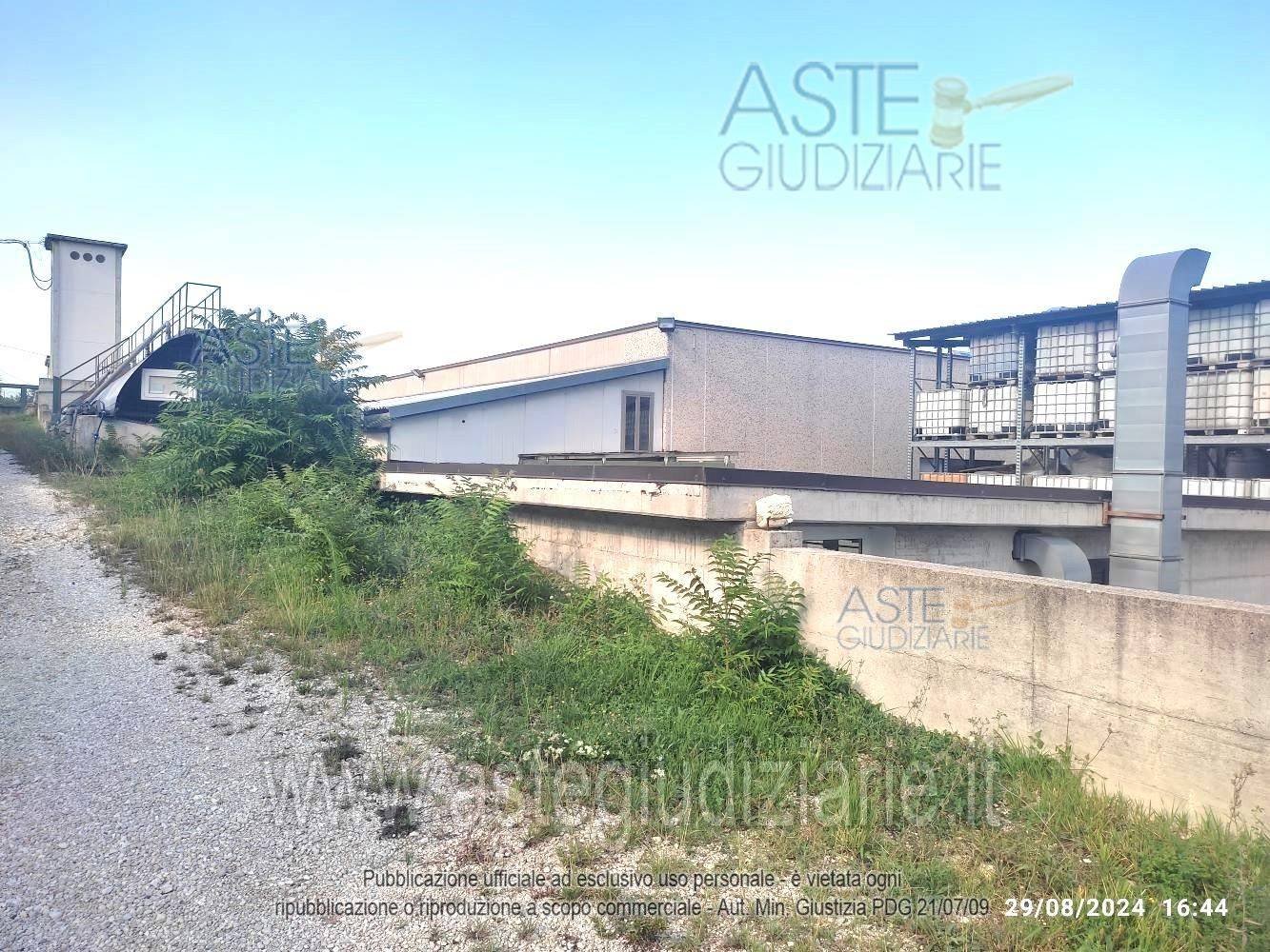 Propiedad comercial de 1 habitación en Campli, Italy No. 345220