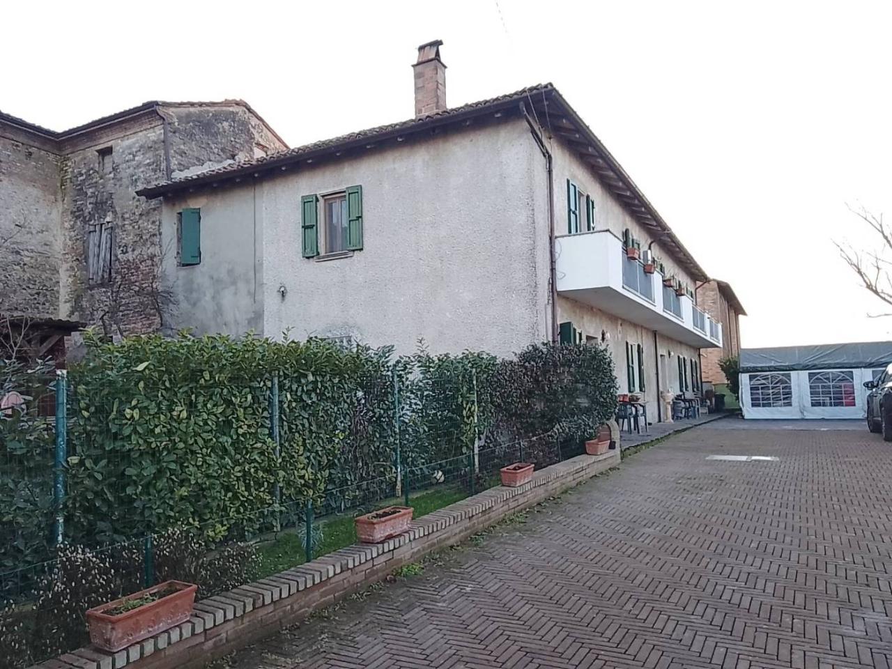 Дом с 6 комнатами в Роттофрено, Италия № 86805