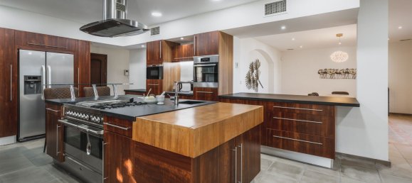 7 bedrooms Villa in Estepona, Spain No. 133899 10