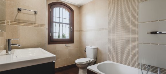 7 bedrooms Villa in Estepona, Spain No. 133899 37