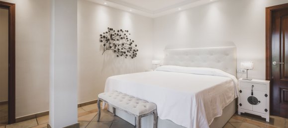 7 bedrooms Villa in Estepona, Spain No. 133899 25