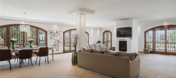 7 bedrooms Villa in Estepona, Spain No. 133899 5