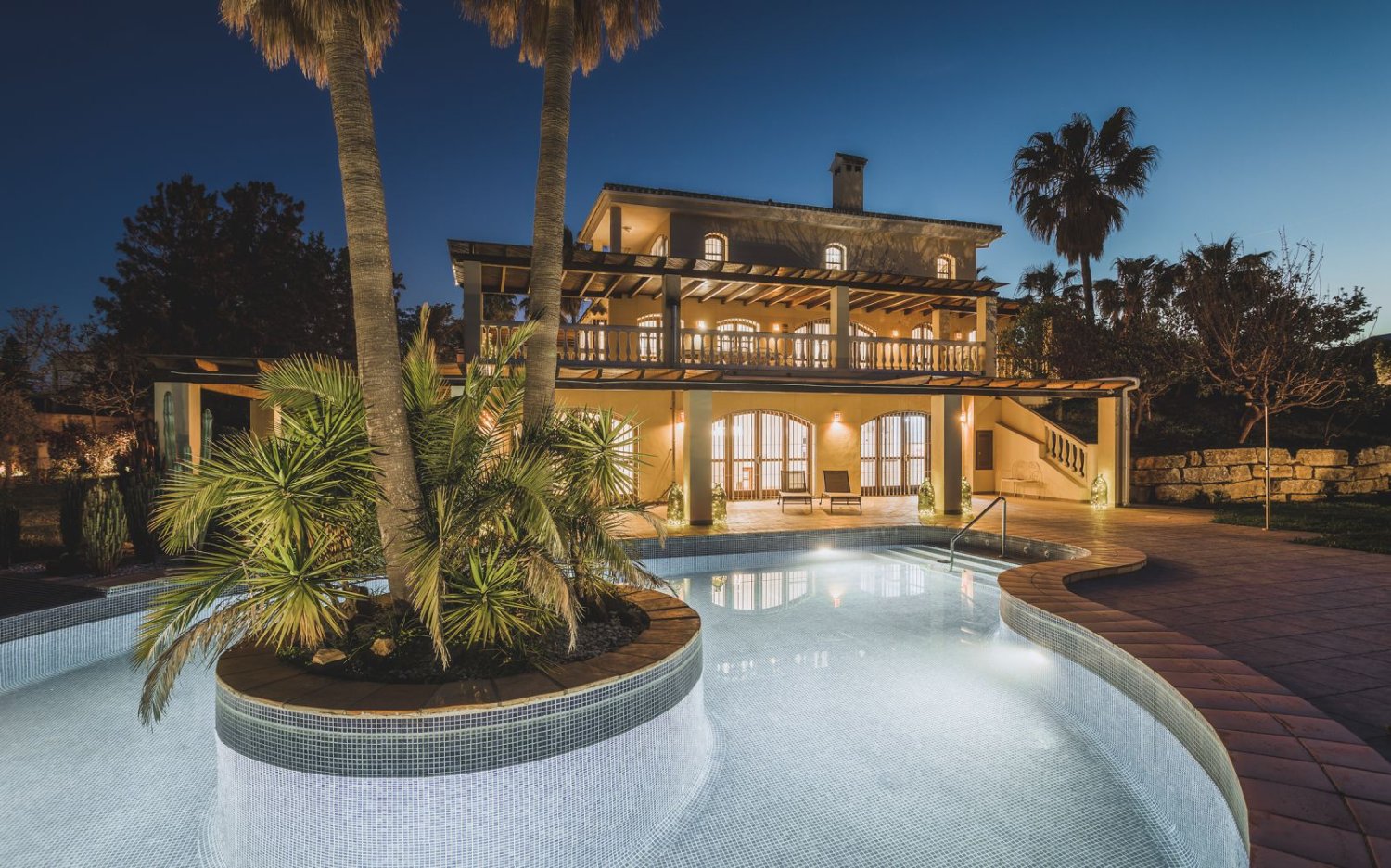 7 bedrooms Villa in Estepona, Spain No. 133899