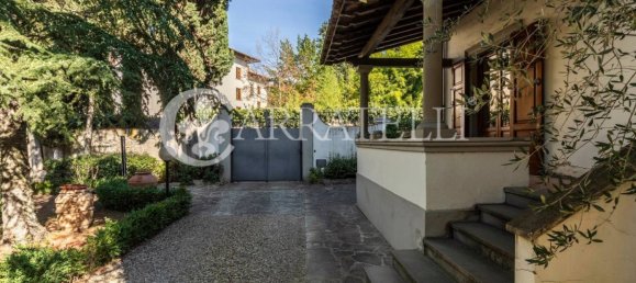 8 bedrooms Villa in Florence, Italy No. 78405 4