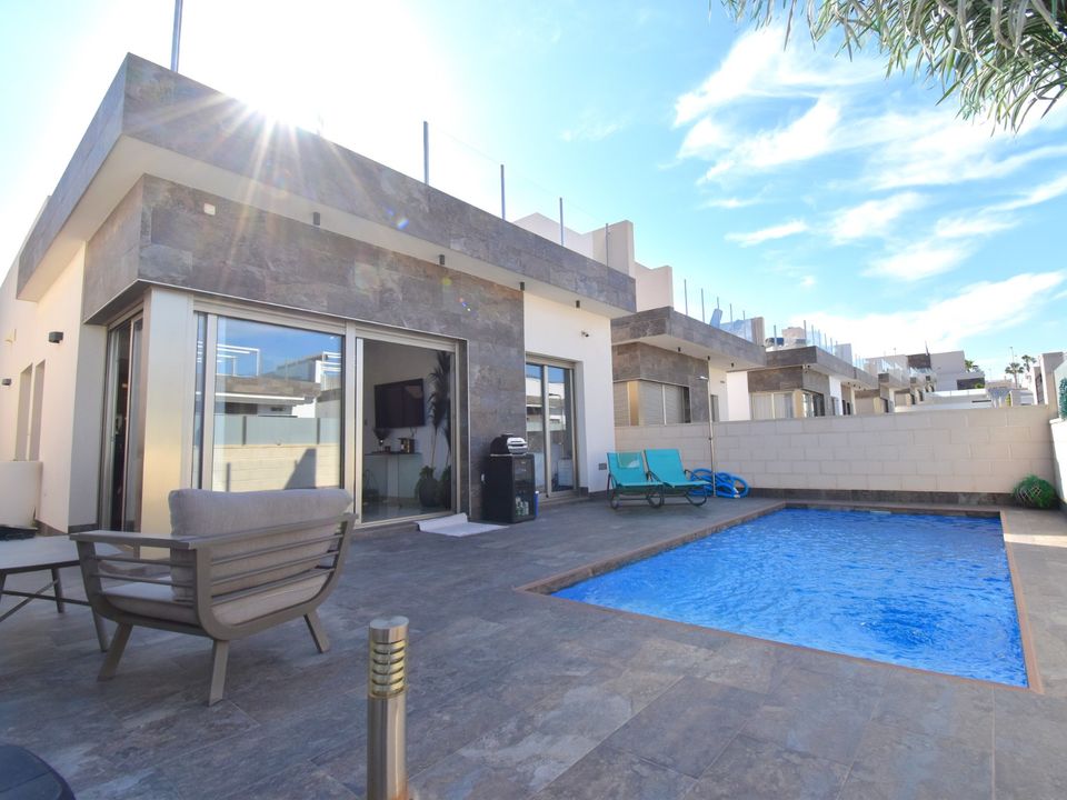 3 bedrooms Villa in Alicante, Spain No. 177091