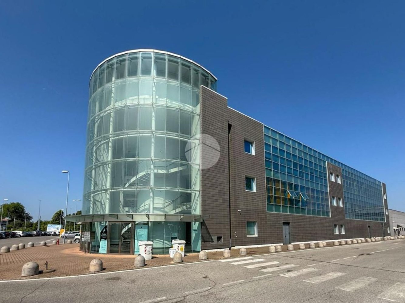 190m² Office in Mantua, Italy No. 364574