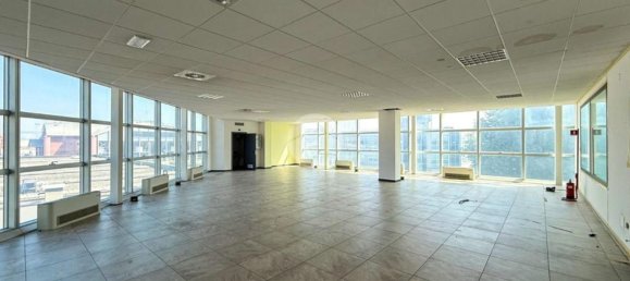 190m² Office in Mantua, Italy No. 364574 16