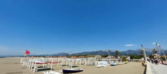 4 rooms Villa in Forte dei Marmi, Italy No. 36485 16