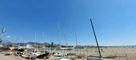 4 rooms Villa in Forte dei Marmi, Italy No. 36485 15