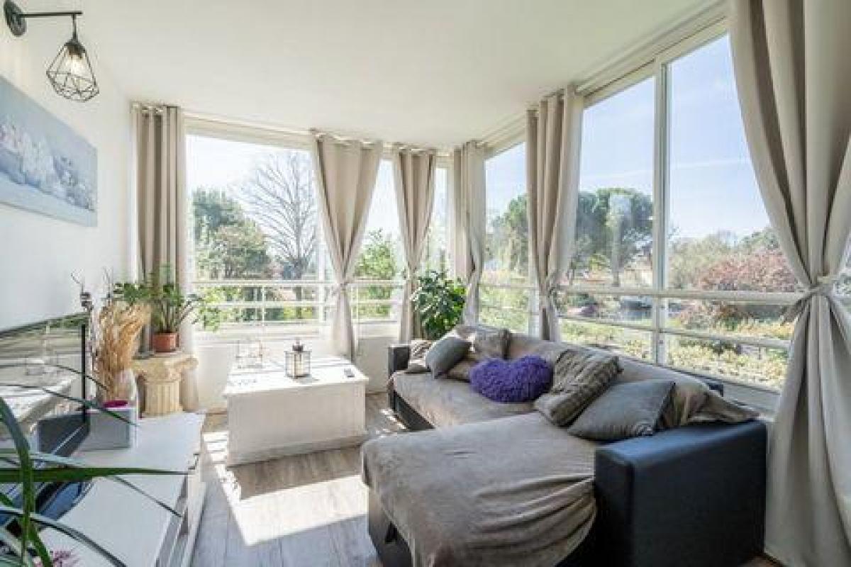 2 bedrooms Condo in Marseille, France No. 13965