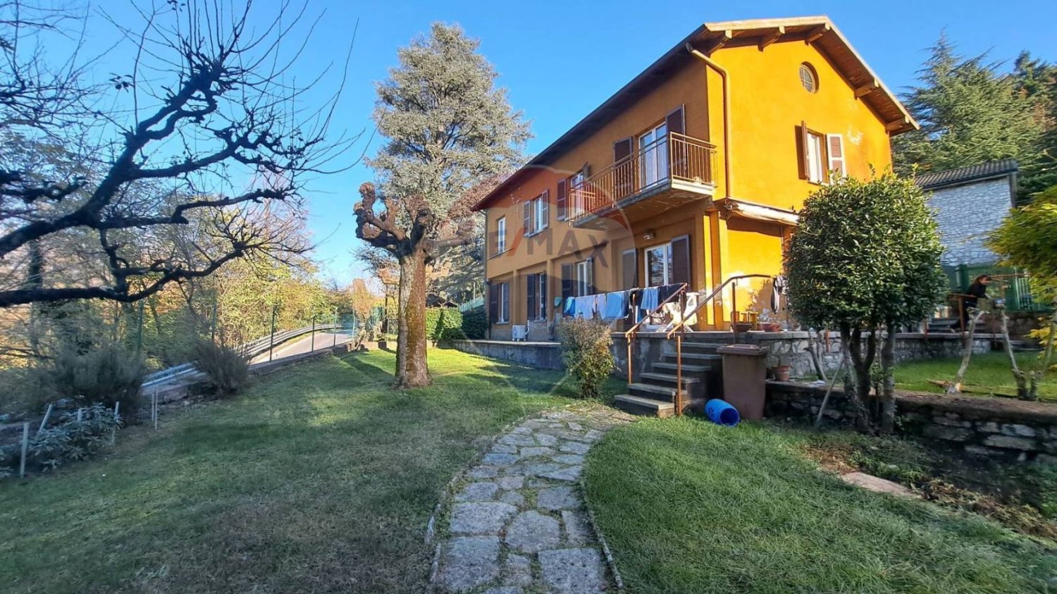 3 bedrooms Villa in Cunardo, Italy No. 384468