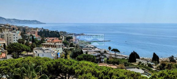 Квартира с 4 комнатами в Санремо, Италия № 130934 16