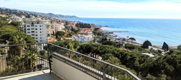 Квартира с 4 комнатами в Санремо, Италия № 130934 3