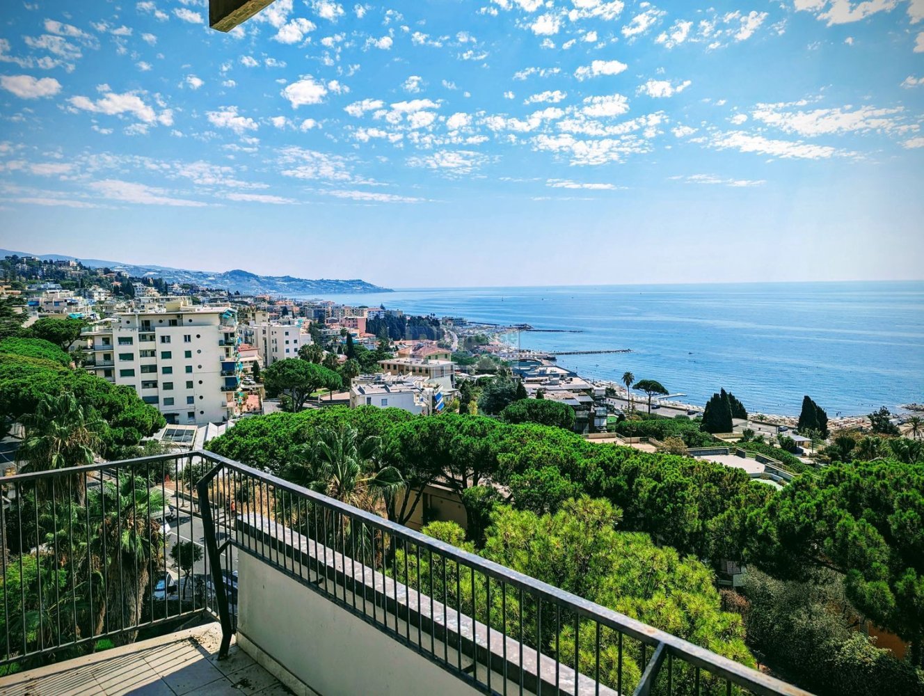 Квартира с 4 комнатами в Санремо, Италия № 130934