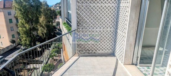 Квартира с 4 комнатами в Санремо, Италия № 130934 20