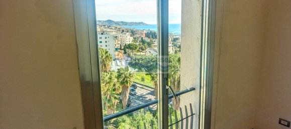 Квартира с 4 комнатами в Санремо, Италия № 130934 37