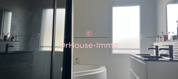 3 bedrooms House in Blanquefort, France No. 102029 7