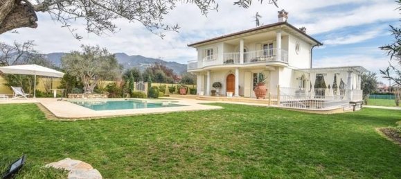 5 bedrooms Villa in Pietrasanta, Italy No. 38826 4