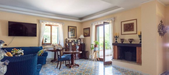 5 bedrooms Villa in Pozzuoli, Italy No. 320745 9