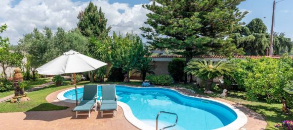 5 bedrooms Villa in Pozzuoli, Italy No. 320745 2