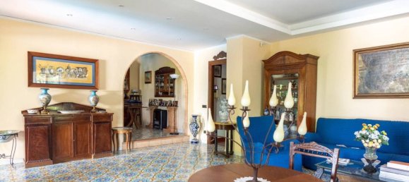 5 bedrooms Villa in Pozzuoli, Italy No. 320745 10