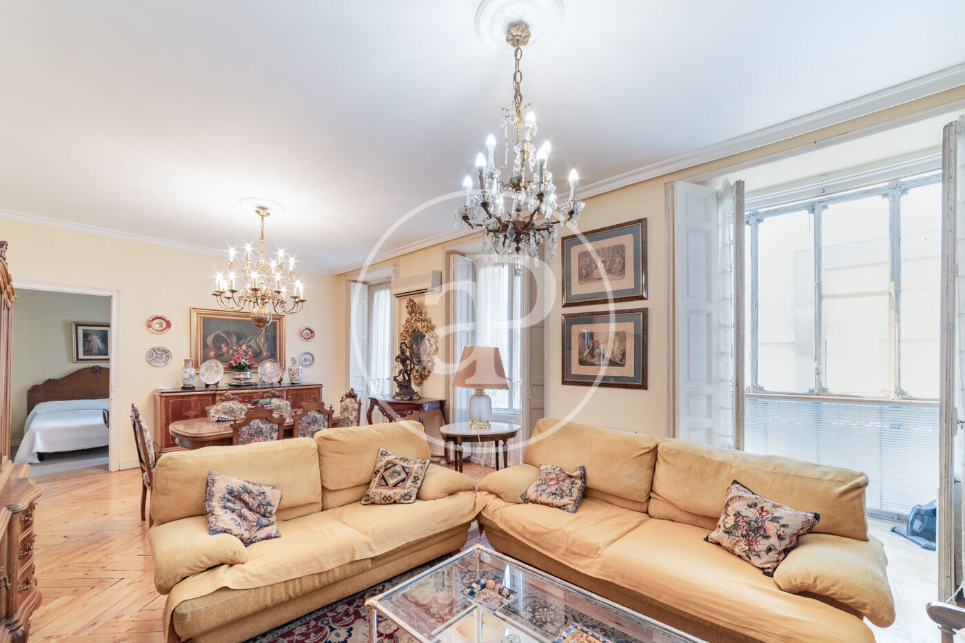 Квартира с 4 спальнями в Мадрид, Испания № 160237