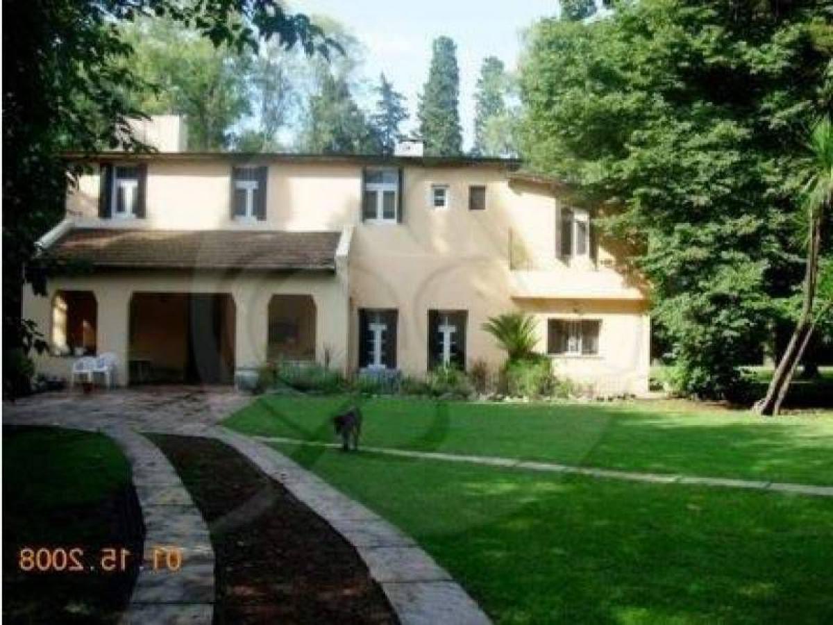 4 bedrooms House in Malvinas Argentinas, Argentina No. 16467