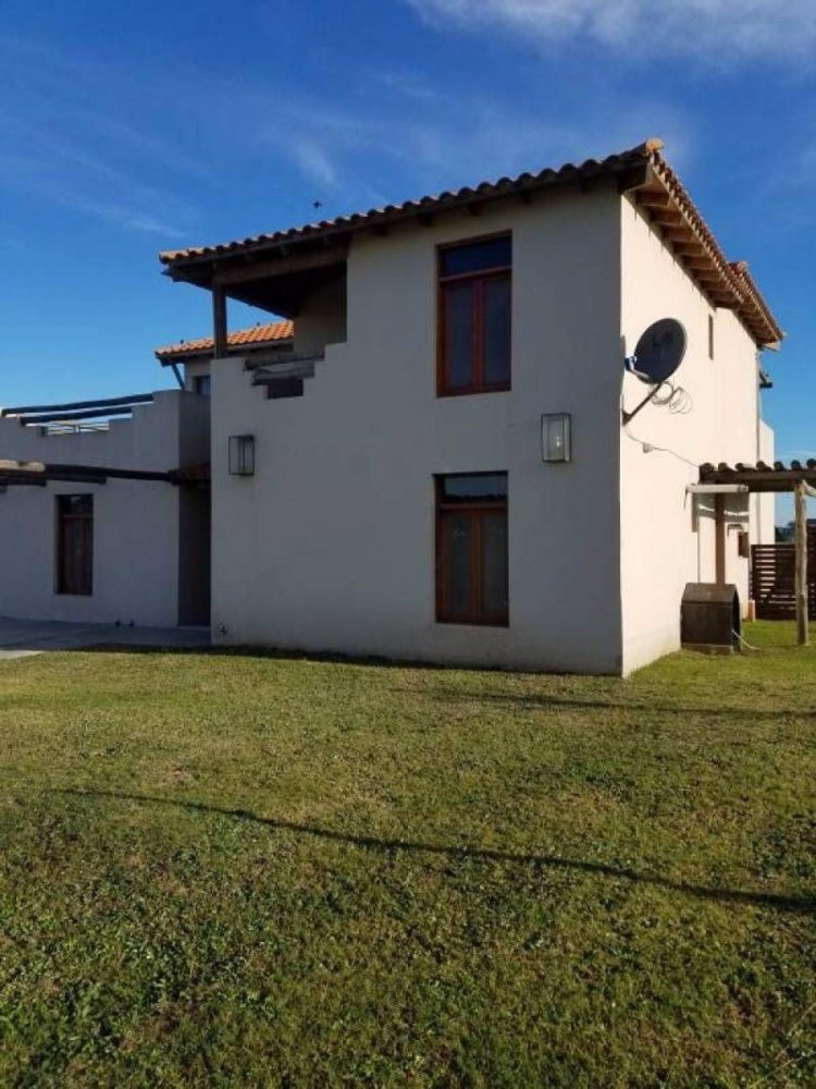 3 bedrooms House in Escobar, Argentina No. 68593