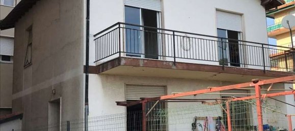 4 rooms House in Vallecrosia, Italy No. 194824 2