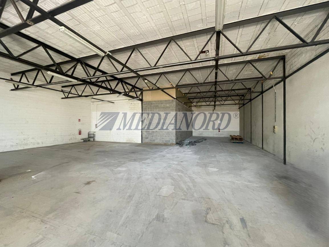 Armazém em Grassobbio, Italy 600 m² N.º 337651