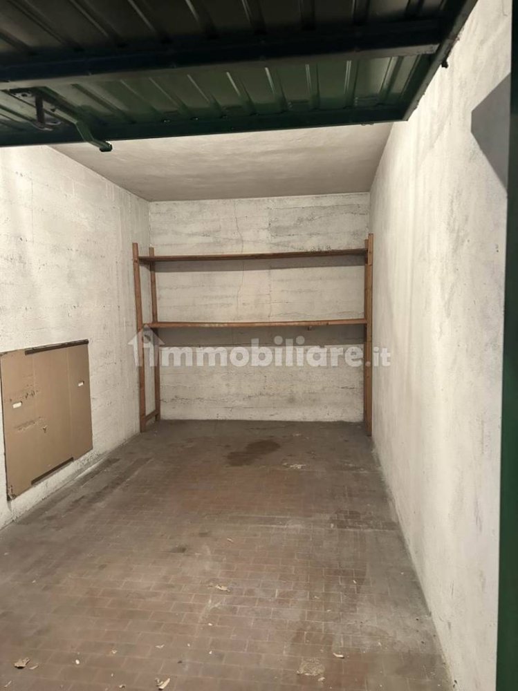 13m² Garage in Piacenza, Italy No. 343030