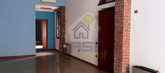3 rooms Commercial property in Cremona, Italy No. 238879 3