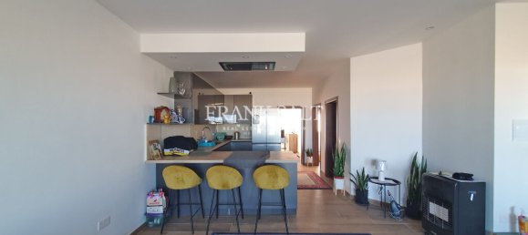 2 bedrooms Penthouse in Saint Julian's, Malta No. 7512 4