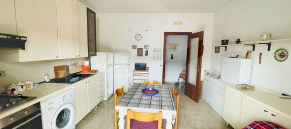 4 rooms Apartment in Valenzano, Italy No. 31231 4