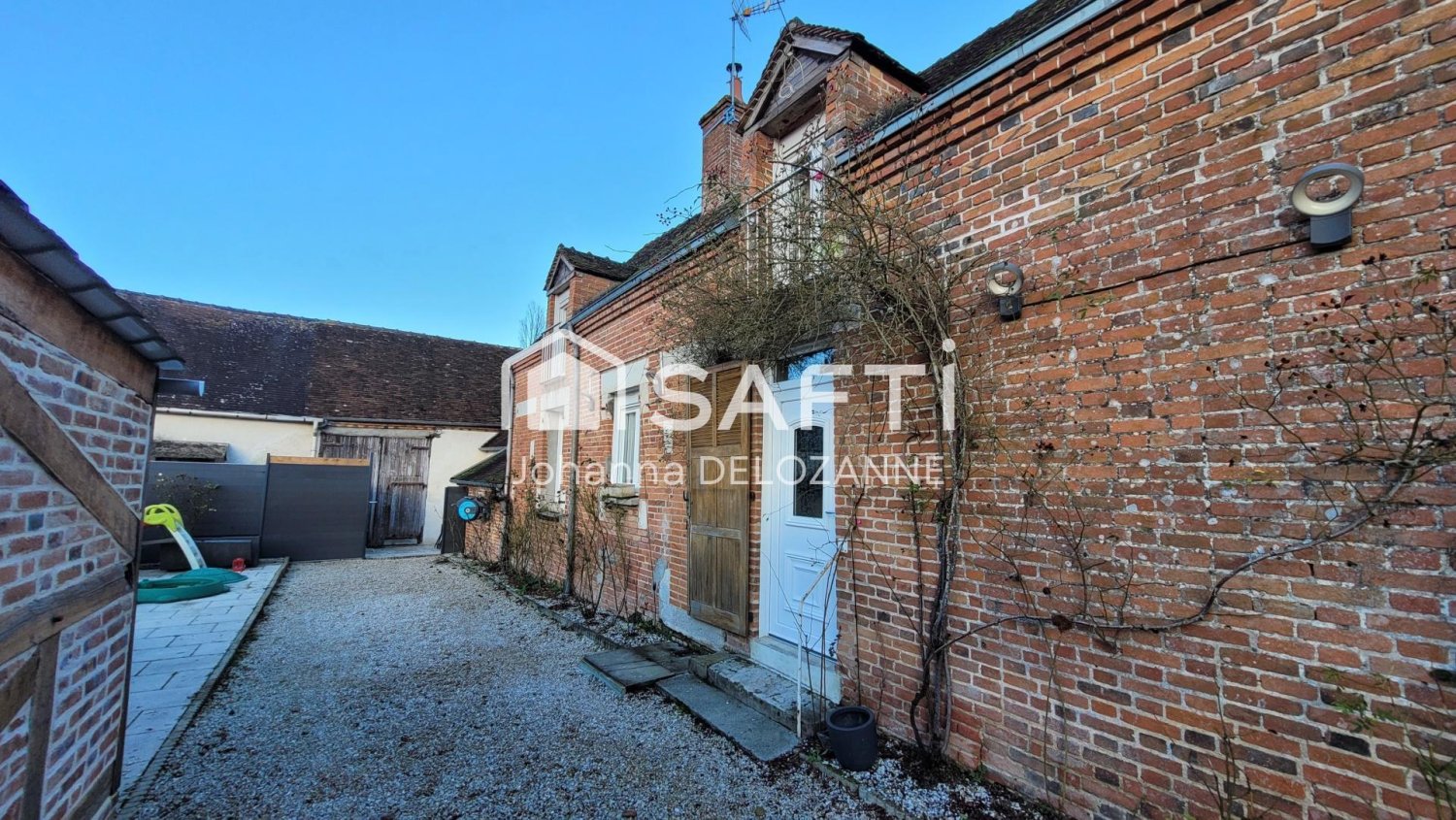 5 bedrooms House in Sully-sur-Loire, France No. 55974