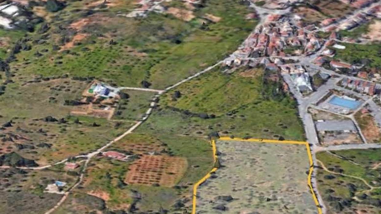  Land in Porches, Portugal No. 136319