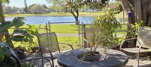 3 dormitorios dúplex en venta en Miami, Miami-Dade, Florida, USA № 615775 2