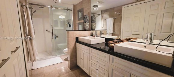 3 dormitorios dúplex en venta en Miami, Miami-Dade, Florida, USA № 615775 11
