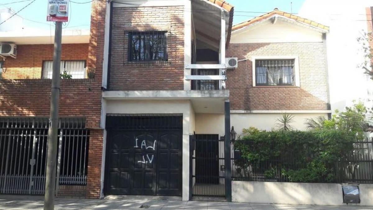 4 bedrooms House in Moron, Argentina No. 9894