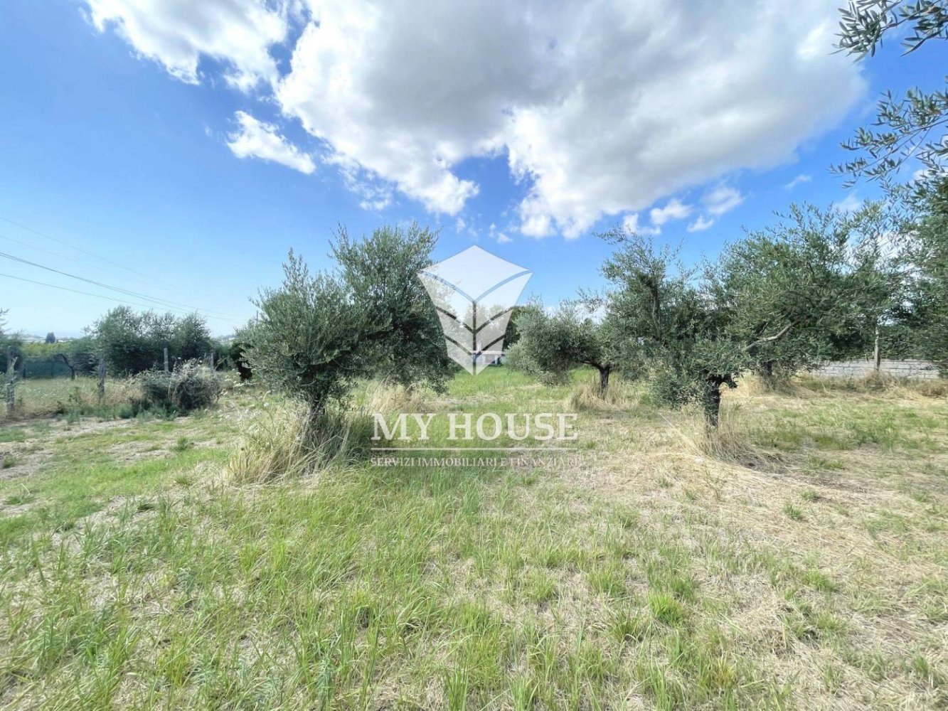 Terreno em San Cesareo, Italy 1900 m² N.º 343356