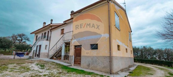 5 rooms House in Ostra Vetere, Italy No. 2498 17
