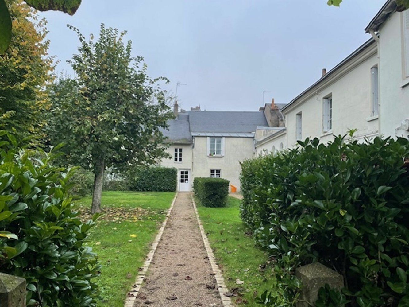 429m² Building in Amboise, France No. 154432