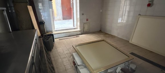 Коммерческая недвижимость с 2 комнатами в Палермо, Италия № 324923 28