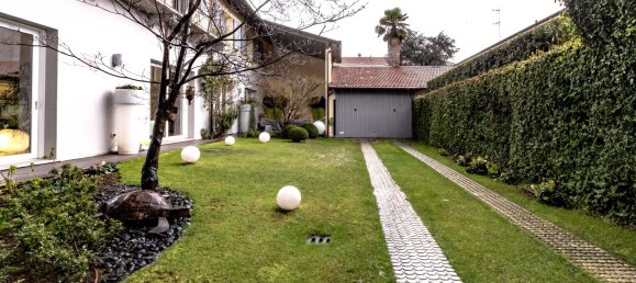 5 bedrooms House in Legnano, Italy No. 110340 3