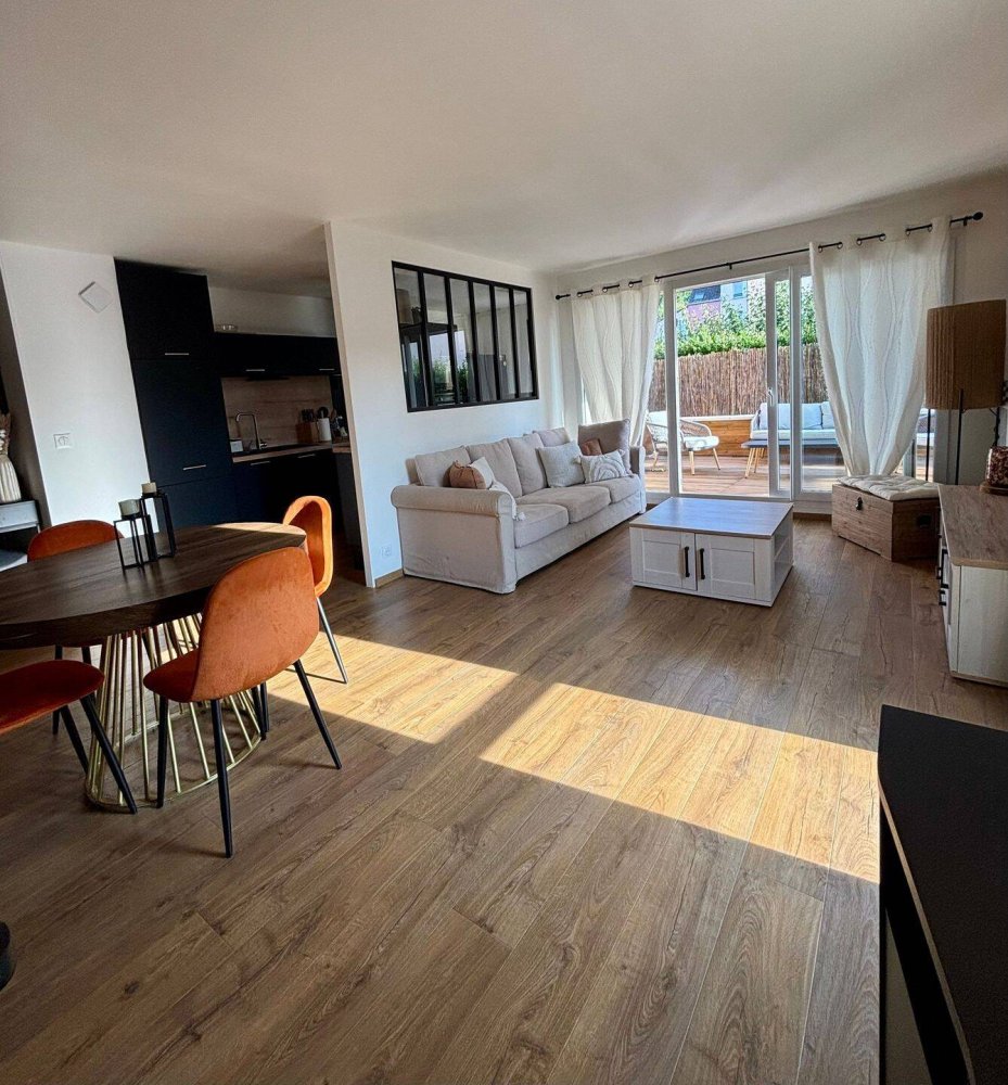 2 bedrooms Apartment in Essonne, France No. 333651