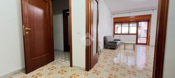 4 rooms Apartment in Rome, Italy No. 44906 2