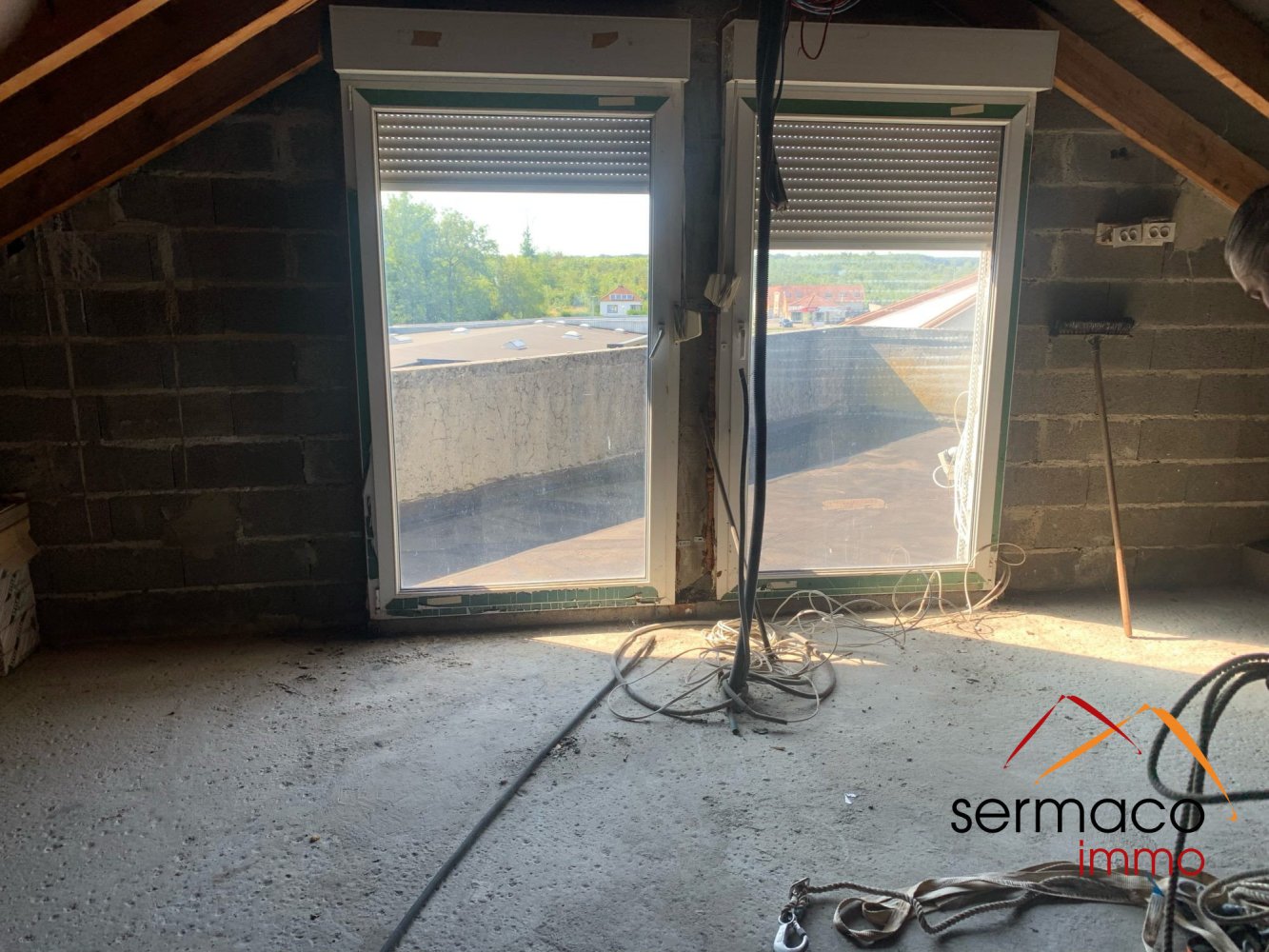 Edificio en Theding, France 300 m² No. 255214